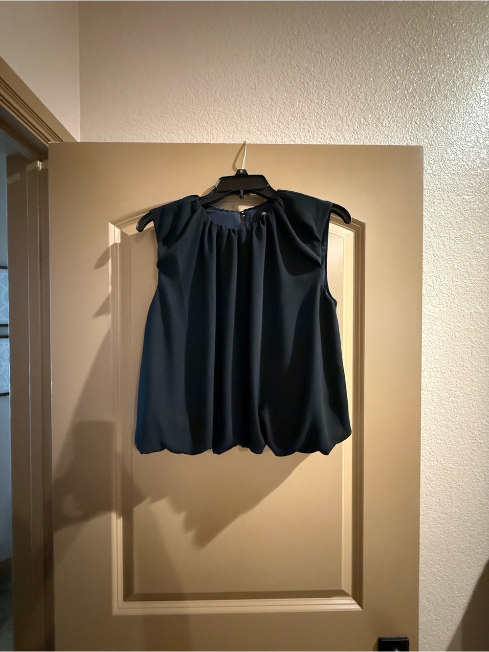 Madewell Black Sleeveless Bubble Hem Blouse Size 00